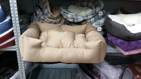 מיטה כותנה XL פטסלנד לכלבים גדולים מאוד.המיטה עשויה בד פוך עבה ורך.למיטה כרית נשלפת. ניתן לכבס בכניסה עדינה 30 מעלות.אורך 105 ס"מ רוחב 75 ס"מ גובה 20 ס"מ